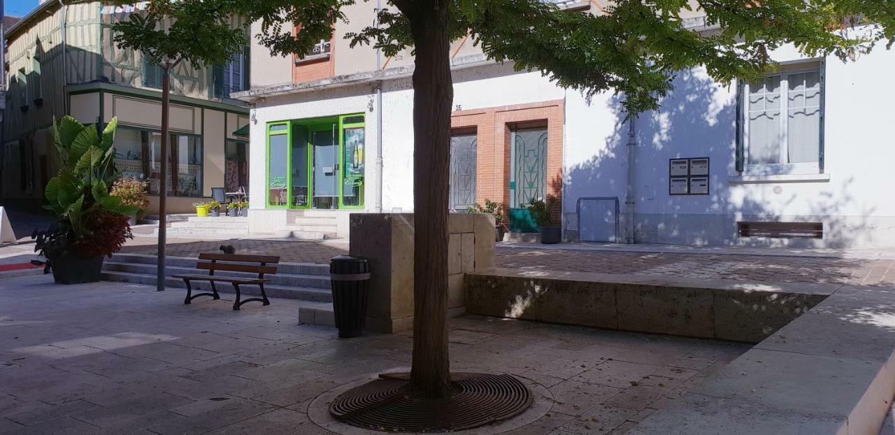 Au 36, Les Apparts Hotel Joigny Exteriör bild