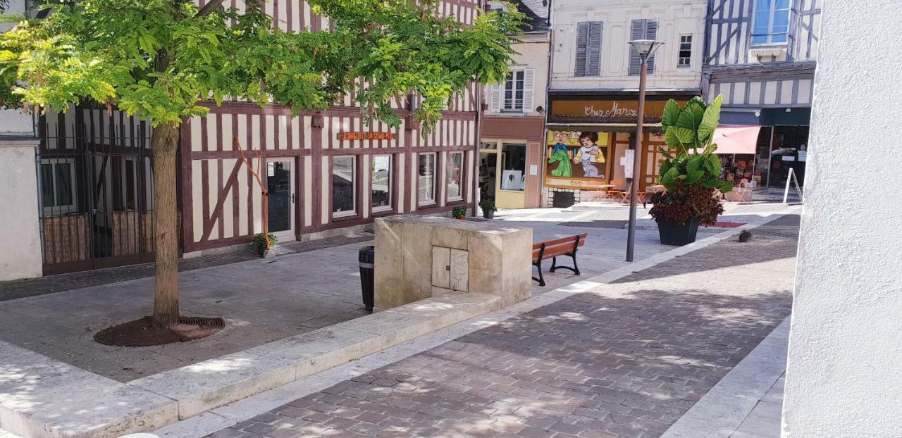Au 36, Les Apparts Hotel Joigny Exteriör bild