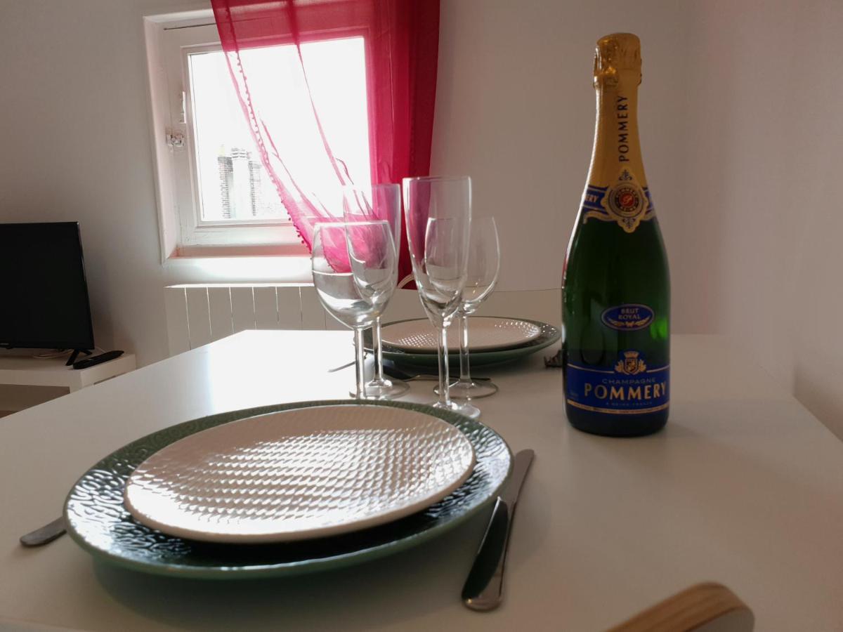 Au 36, Les Apparts Hotel Joigny Exteriör bild